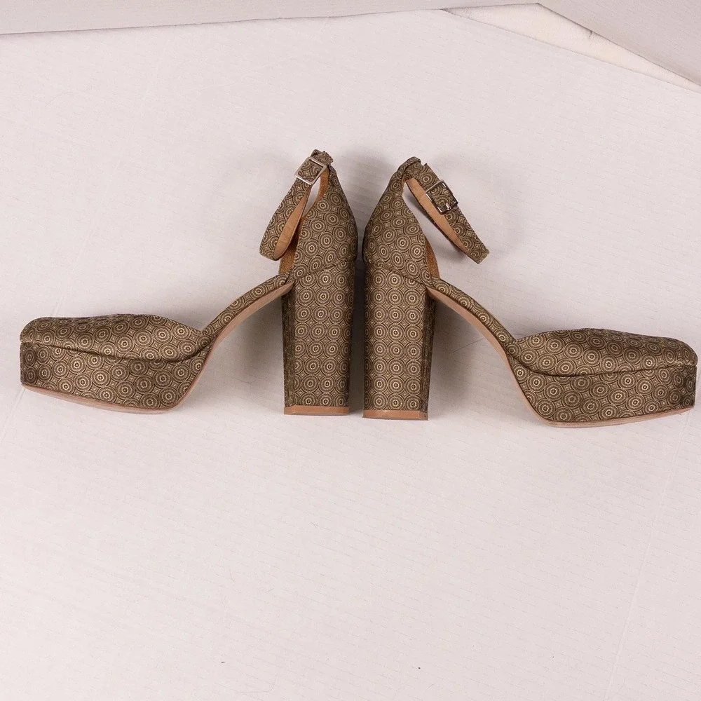 Bill Blass Ellie Platform Heels Womens 10 Gold 70s Inspired Retro Disco Chic